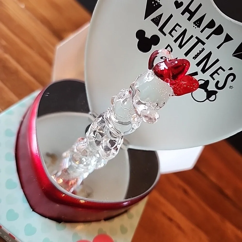 Disney Minnie Mouse Light Up‎ Glass Figurine Valentine's Day New in Box Works